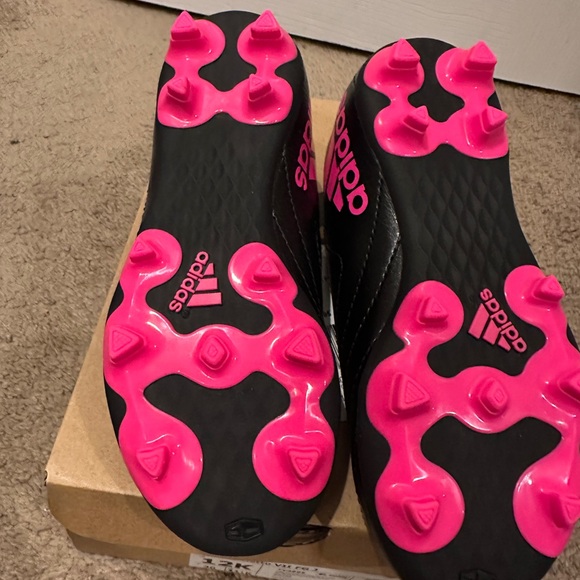 New Black Adidas Little Girl Cleats - Picture 3 of 7